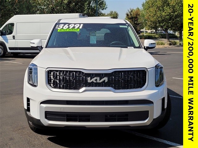 2025 Kia Telluride LX photo 2