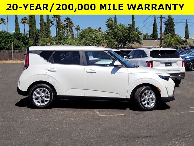 2025 Kia Soul S photo 3