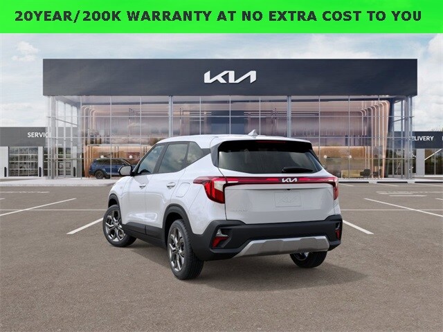2026 Kia Seltos LX photo 3
