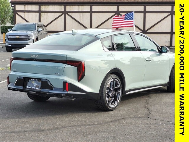 2025 Kia K4 GT-Line photo 4