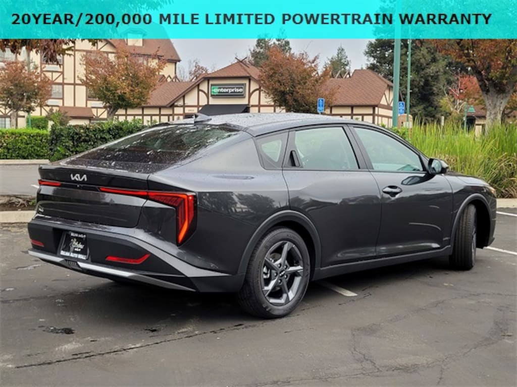 New 2025 Kia K4 LXS Sedan