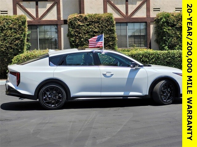 2025 Kia K4 GT-Line Turbo photo 3