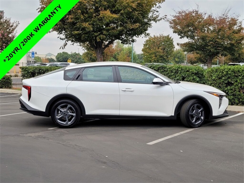 New 2025 Kia K4 LXS Sedan