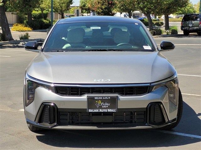 2025 Kia K4 GT-Line photo 2