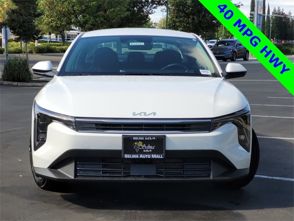 New 2025 Kia K4 LX Sedan
