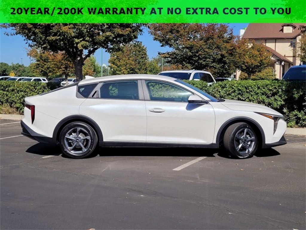 New 2025 Kia K4 LXS Sedan