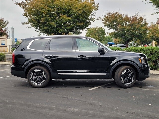 2025 Kia Telluride S photo 2