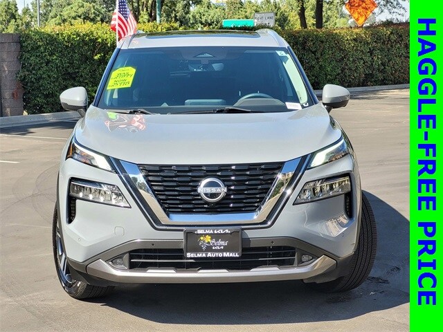 2022 Nissan Rogue SL photo 2
