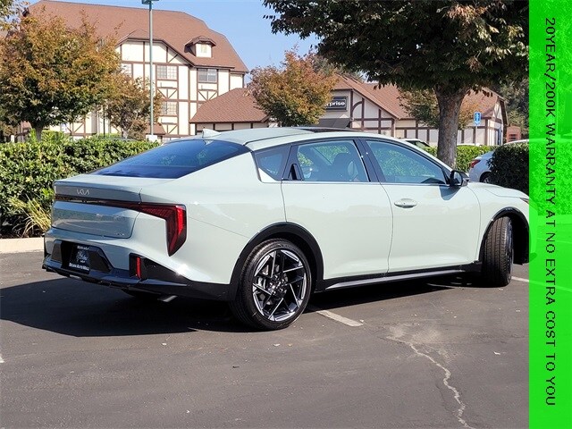 2025 Kia K4 GT-Line photo 3