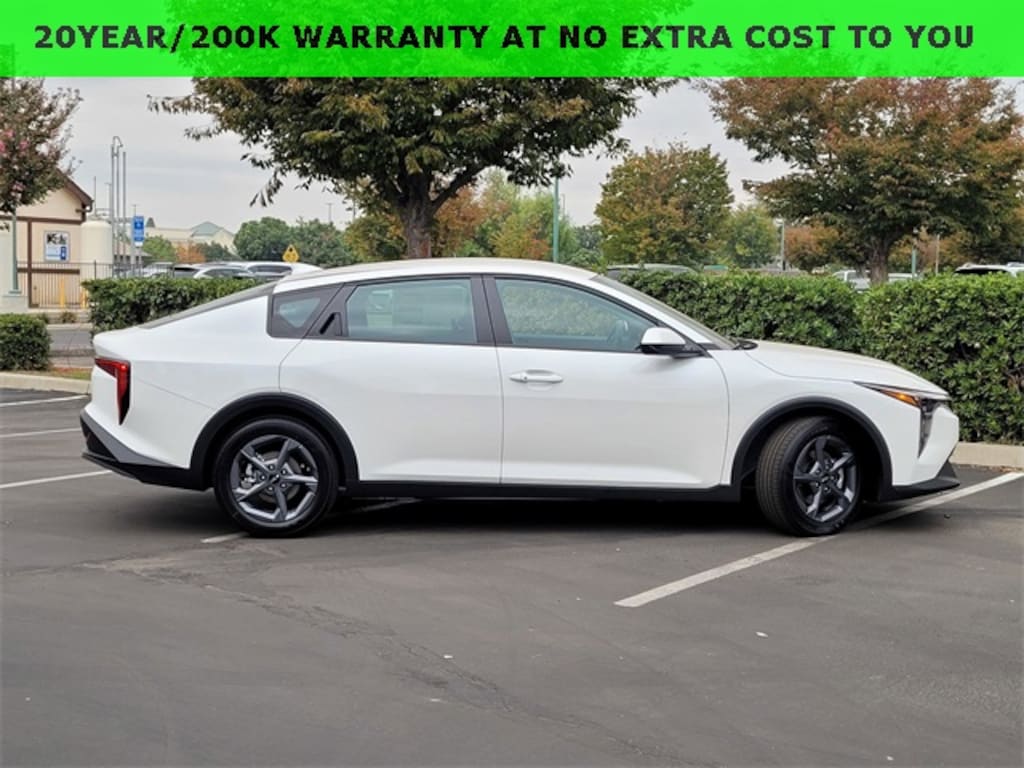 New 2025 Kia K4 LXS Sedan