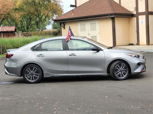 2023 Kia Forte GT-Line photo 4