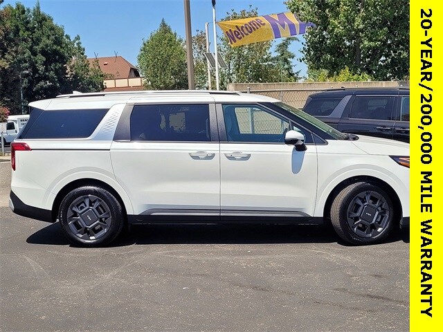 2026 Kia Carnival EX photo 3
