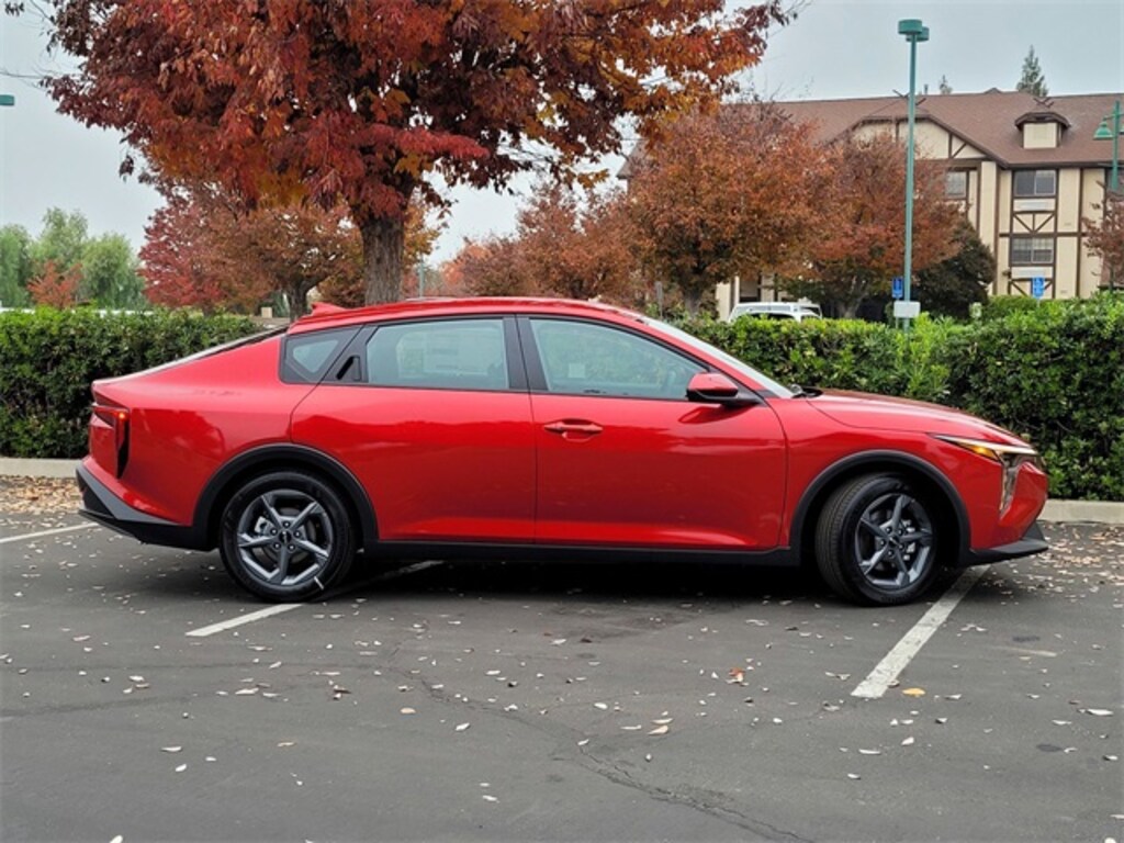 New 2025 Kia K4 LXS Sedan