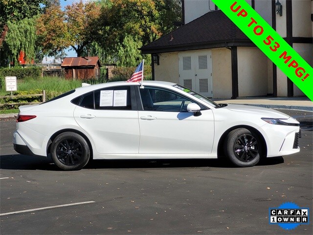 2025 Toyota Camry LE photo 3