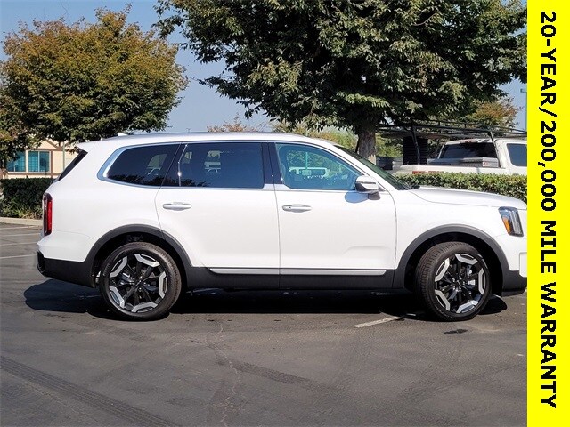 2025 Kia Telluride S photo 3