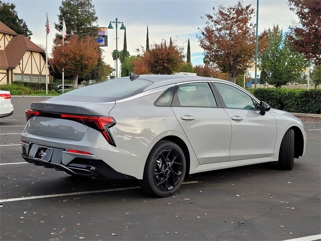 2026 Kia K5 GT-Line photo 4