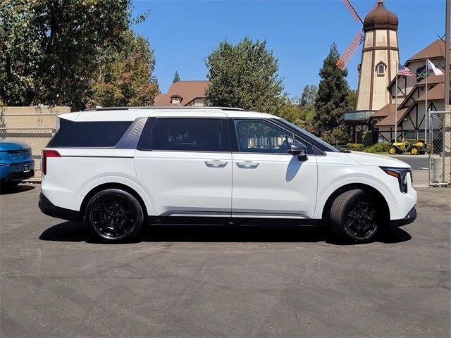 2026 Kia Carnival SX photo 3