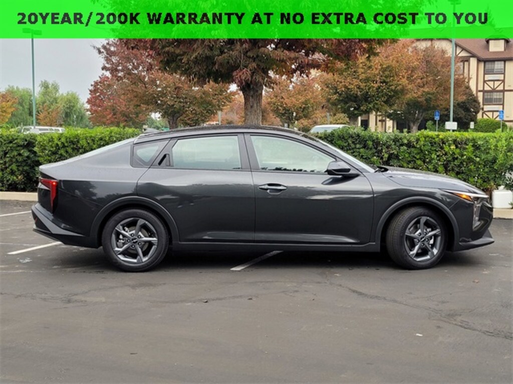 New 2025 Kia K4 LXS Sedan