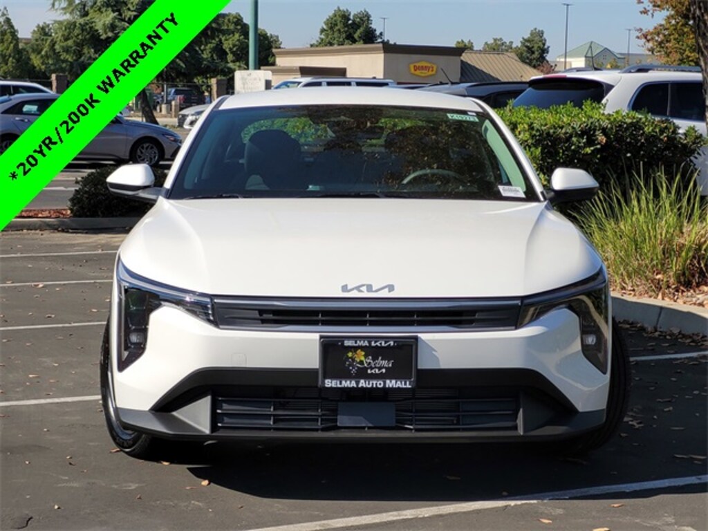 New 2025 Kia K4 LXS Sedan