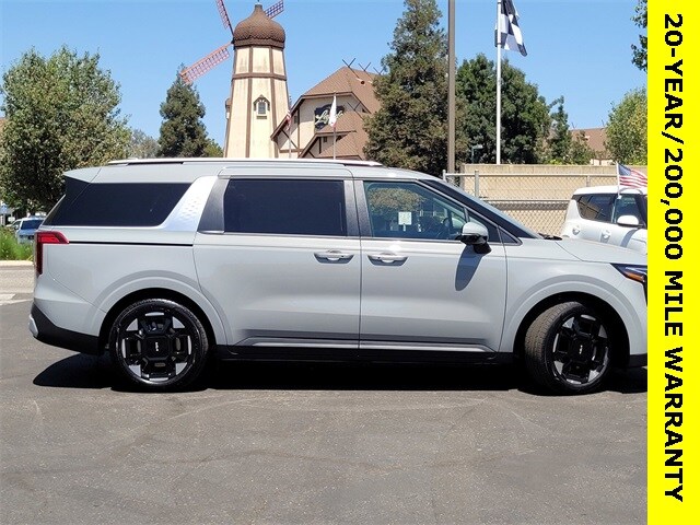 2026 Kia Carnival EX photo 3