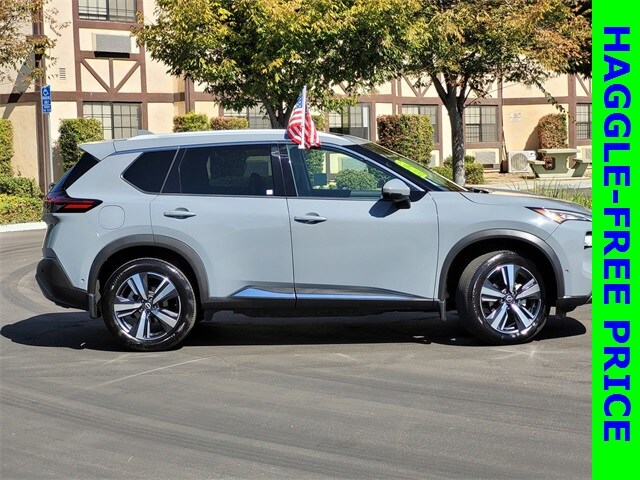 2022 Nissan Rogue SL photo 3