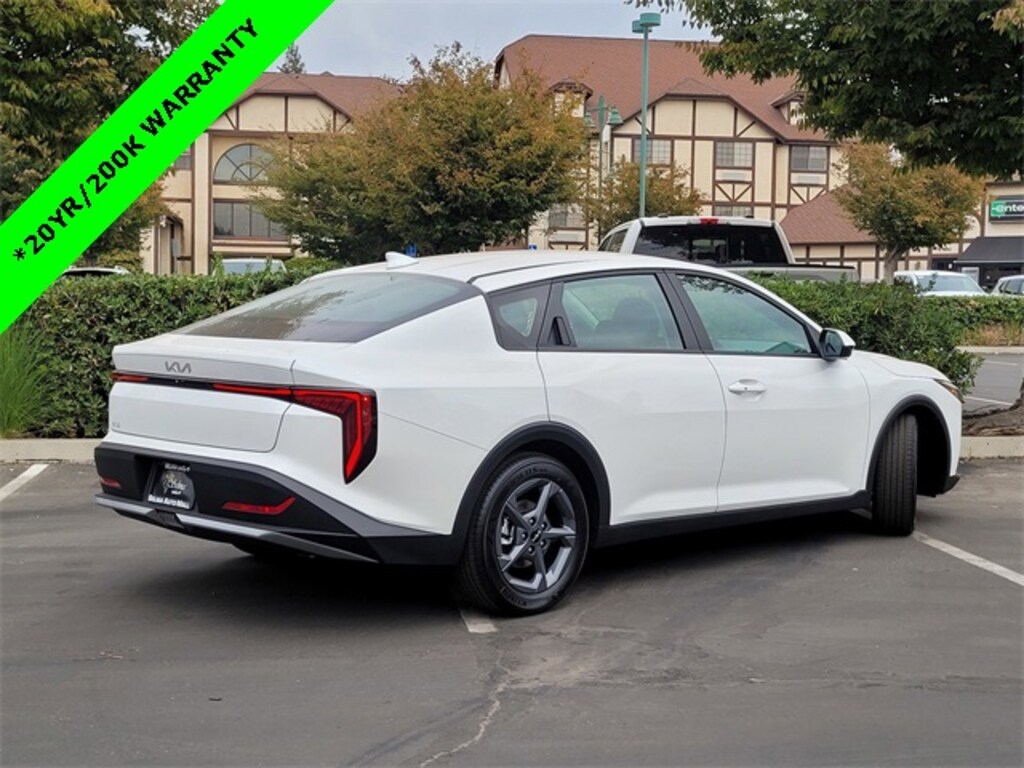 New 2025 Kia K4 LXS Sedan