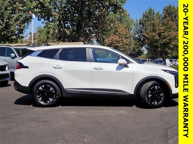 2026 Kia Sportage Hybrid LX photo 3