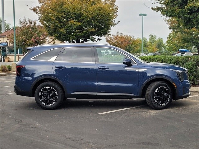 2026 Kia Sorento S photo 3