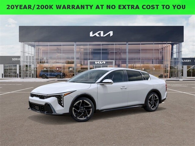 2025 Kia K4 GT-Line photo 3