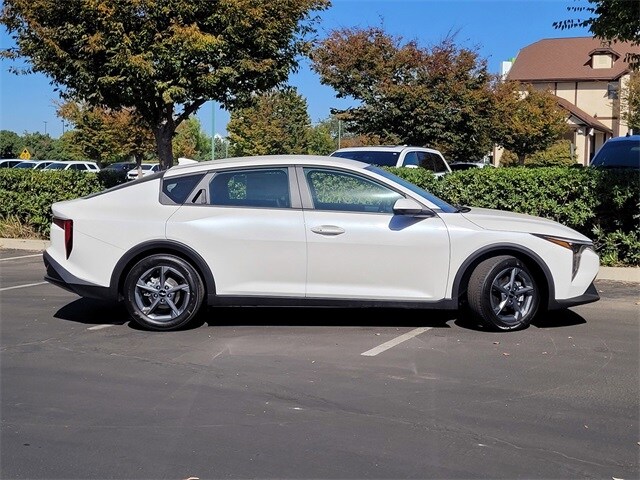 2025 Kia K4 LXS photo 3