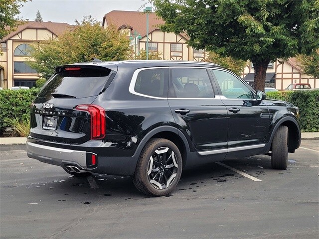 2025 Kia Telluride S photo 3