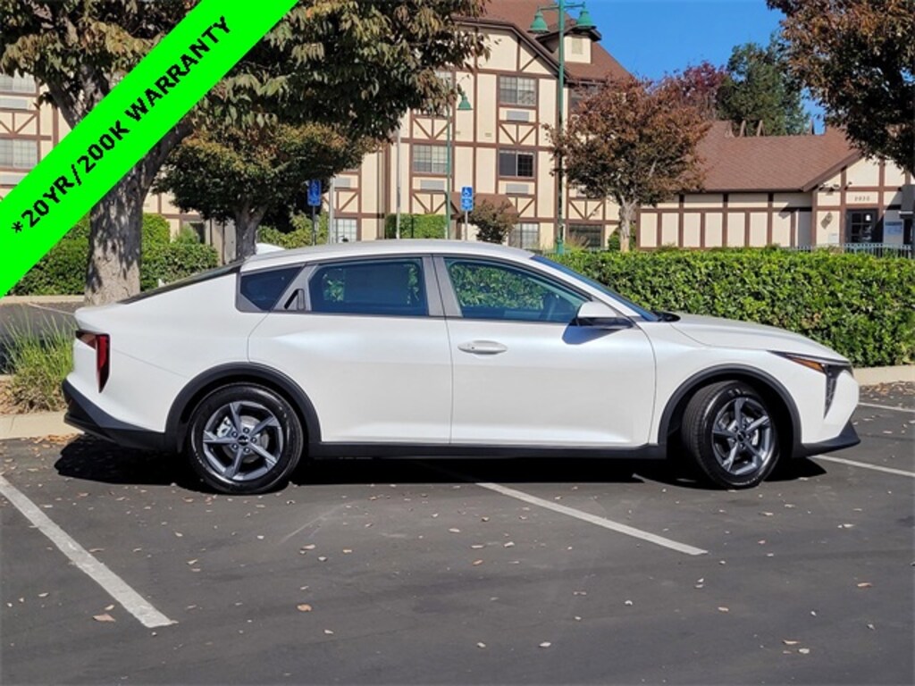 New 2025 Kia K4 LXS Sedan