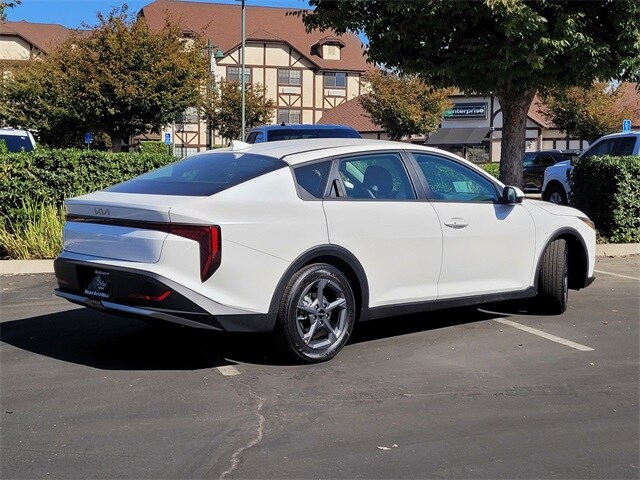2025 Kia K4 LXS photo 4