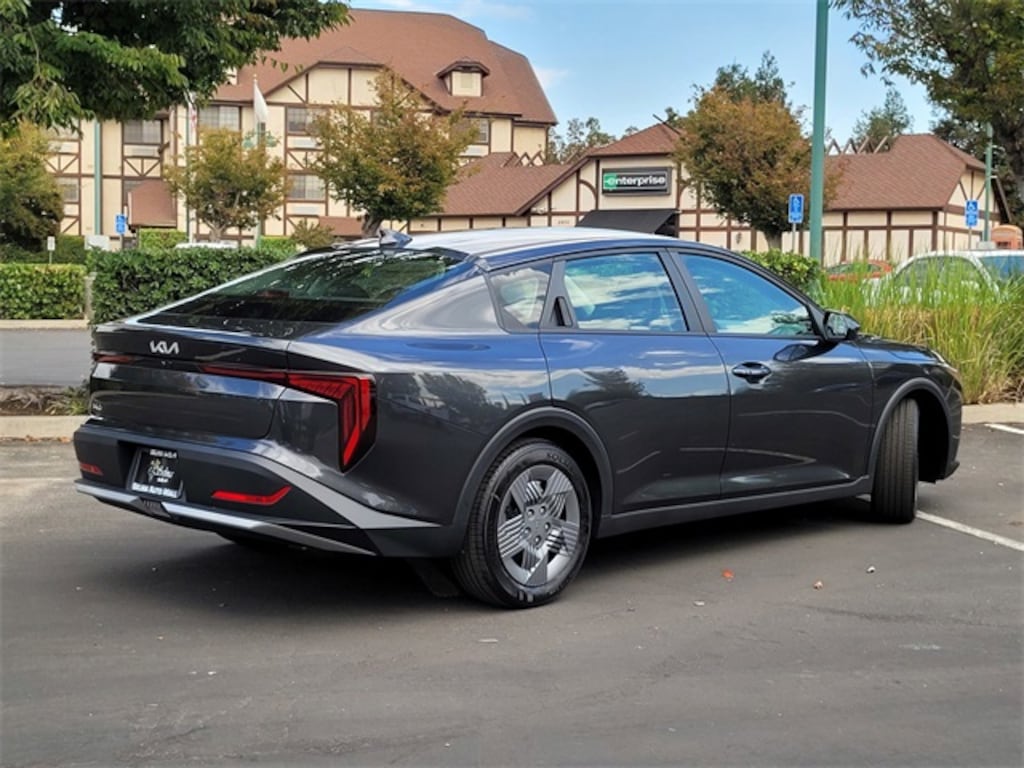 New 2025 Kia K4 LX Sedan