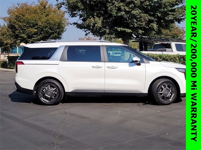 2026 Kia Carnival EX photo 3