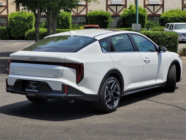 2025 Kia K4 GT-Line photo 3
