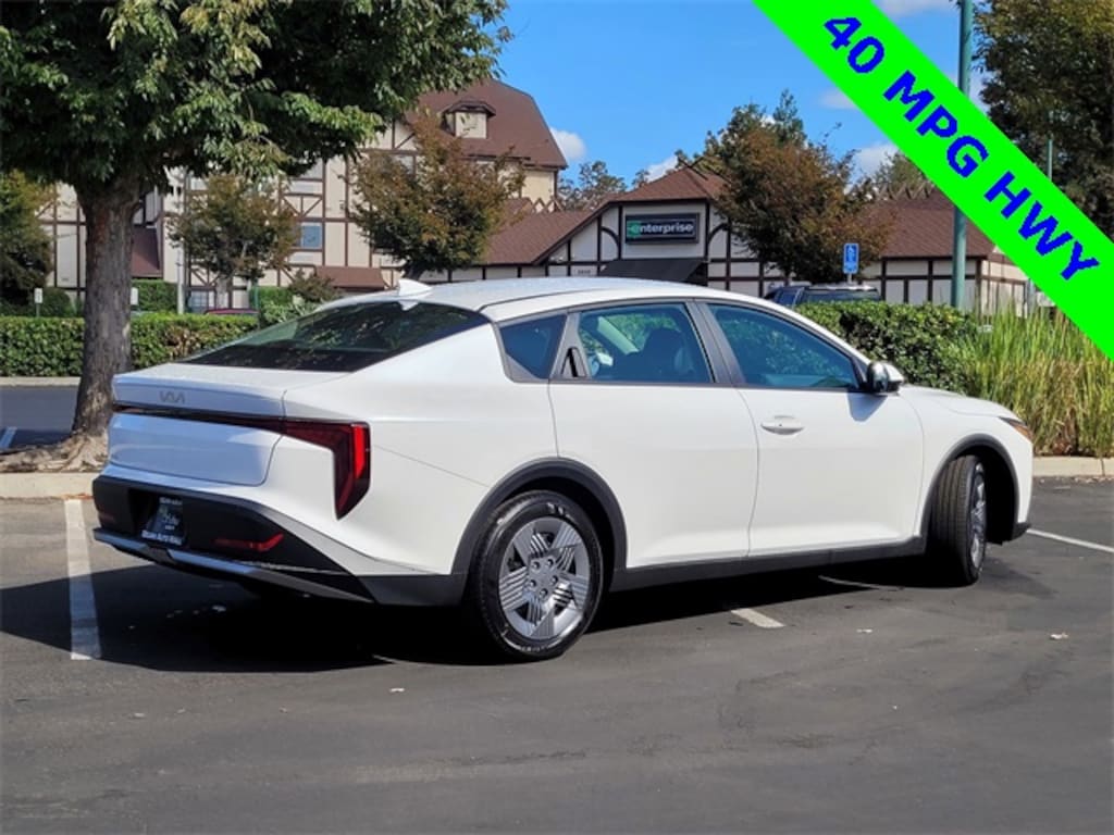 New 2025 Kia K4 LX Sedan