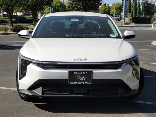 2025 Kia K4 LXS photo 2