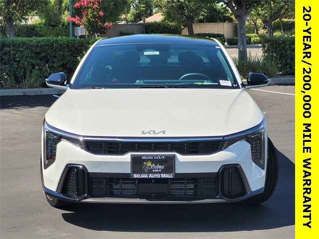2025 Kia K4 GT-Line Turbo photo 2