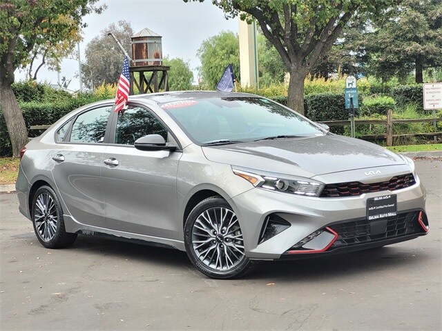 2023 Kia Forte GT-Line photo 2
