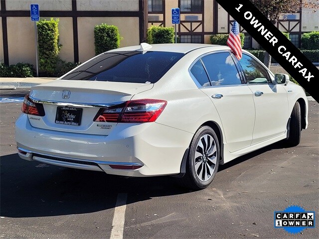 2017 Honda Accord Hybrid Touring photo 2