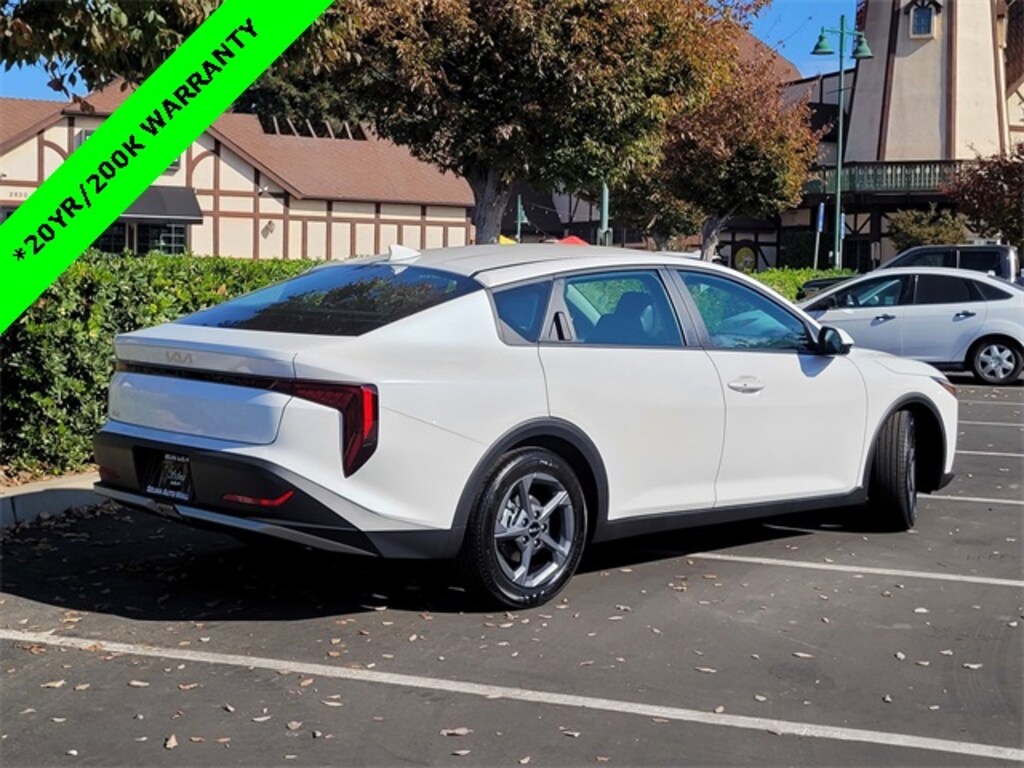 New 2025 Kia K4 LXS Sedan