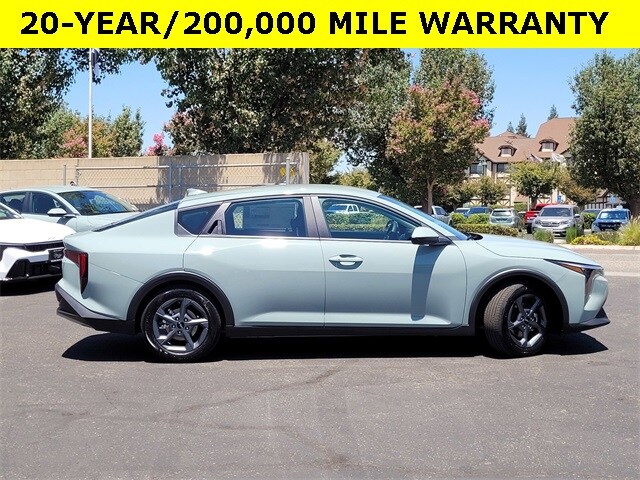 2025 Kia K4 LXS photo 3