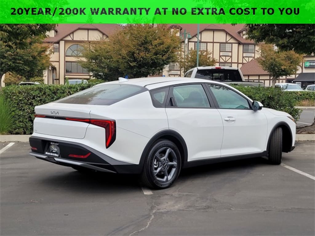 New 2025 Kia K4 LXS Sedan