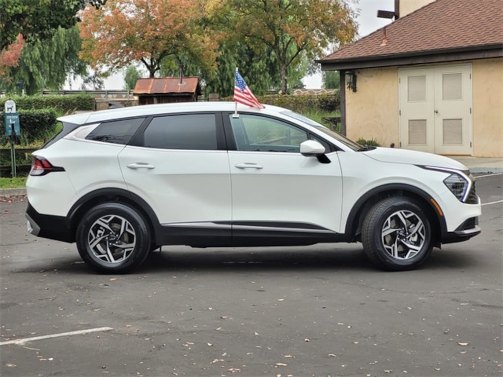 Used 2024 Kia Sportage LX SUV