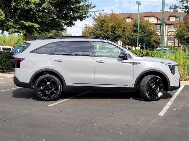 2026 Kia Sorento EX photo 3