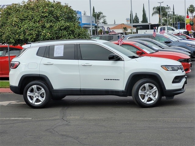 2023 Jeep Compass Latitude photo 4