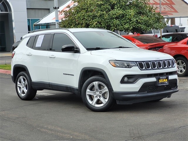 2023 Jeep Compass Latitude photo 2