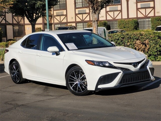 2023 Toyota Camry SE photo 2