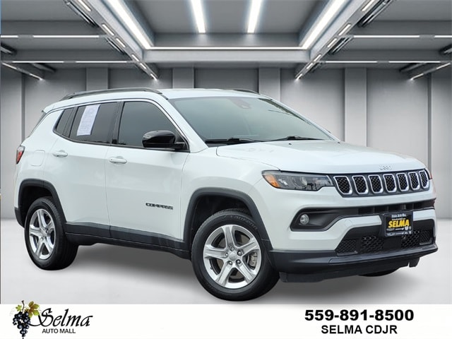2023 Jeep Compass Latitude's photo